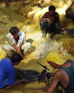 gold mining Surinane Process of making raw gold from nature